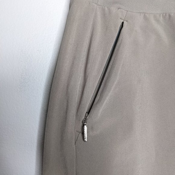 Athleta Taupe Soho Skort Zip Pockets Built in Shorts Under Skirt Stretch Size 0 - Picture 5 of 8
